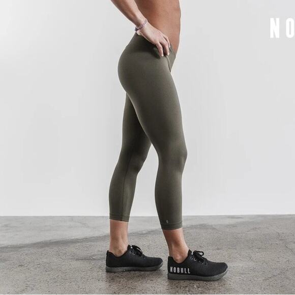NOBULL Crop Low Rise Leggings in Army Green Size Medium. - Picture 1 of 10